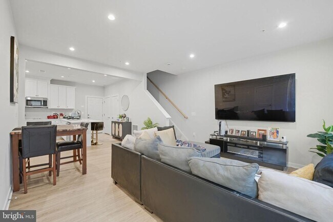 Building Photo - 707 Thomas Ln