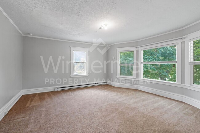Building Photo - 1321 W 11th Ave