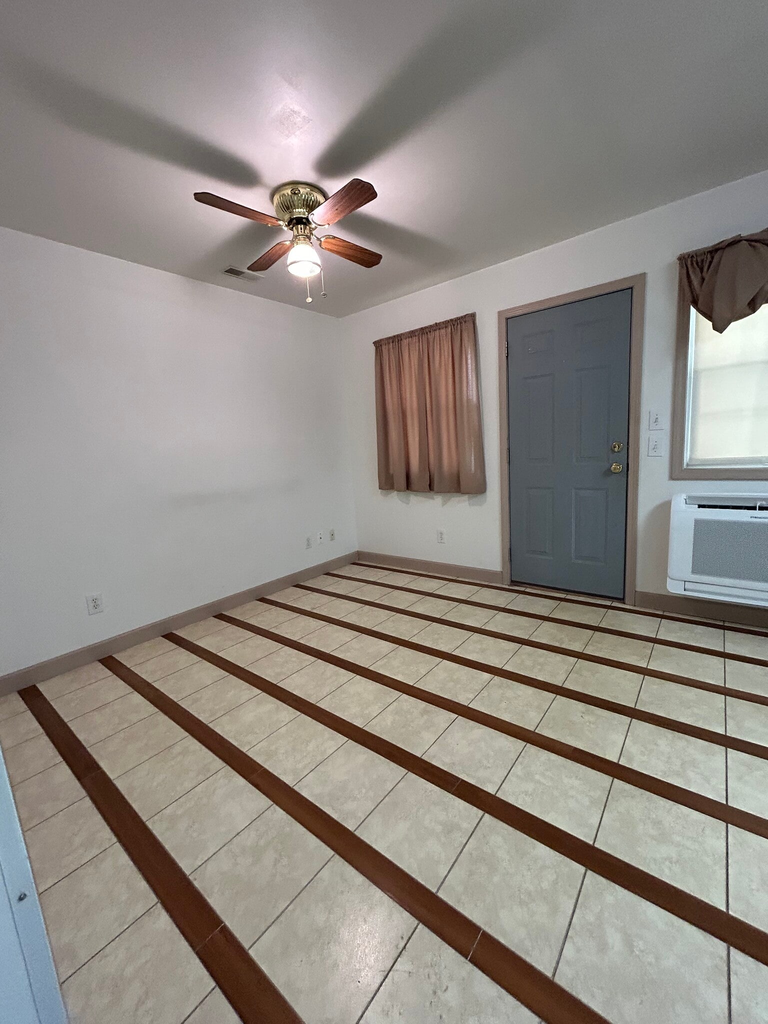 Building Photo - 124 Swinton Dr