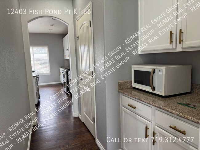 Building Photo - 12403 Fish Pond Point