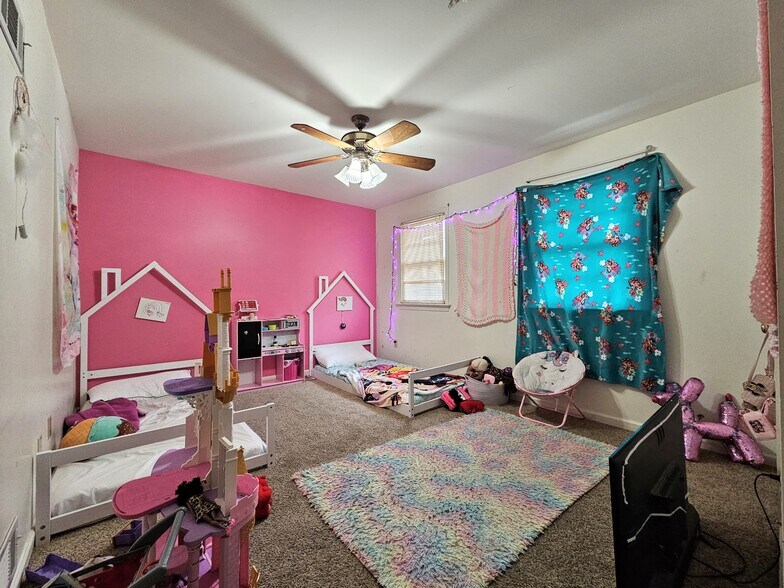 Building Photo - 70 Ironstone Dr