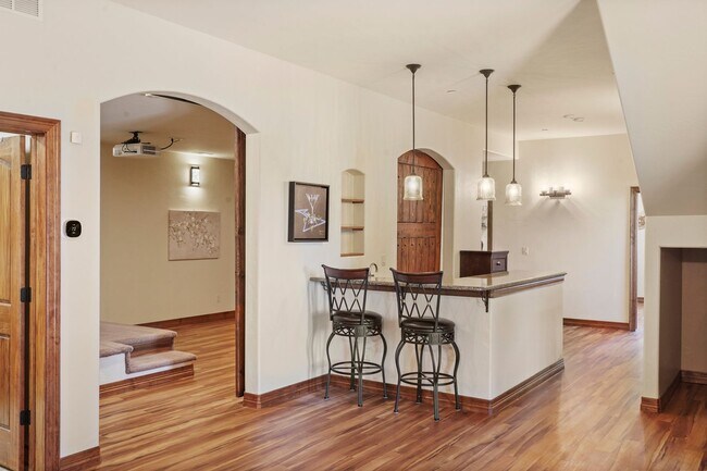 Building Photo - Stunning Broadmoor Estate with Mountain & City Views