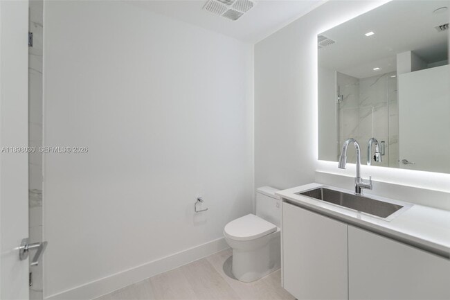 Building Photo - 700 NE 24th St