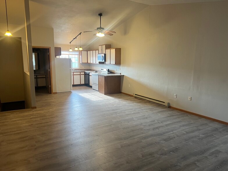 Primary Photo - 3216 Midvale Dr