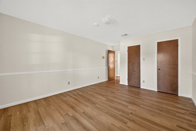 Building Photo - 9218 Rowan Ln