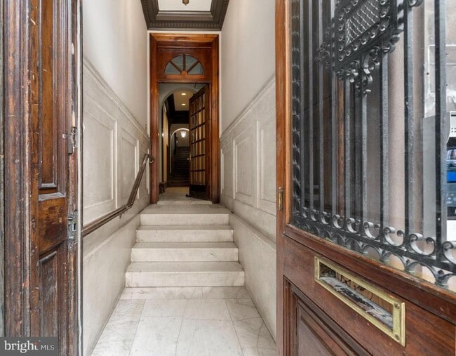 Building Photo - 1602 Locust St