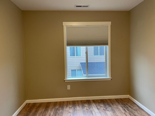 Building Photo - Spacious 3 Bedroom Home with Fenced Yard, Patio, and 2-Car Garage Near Mill Plain.