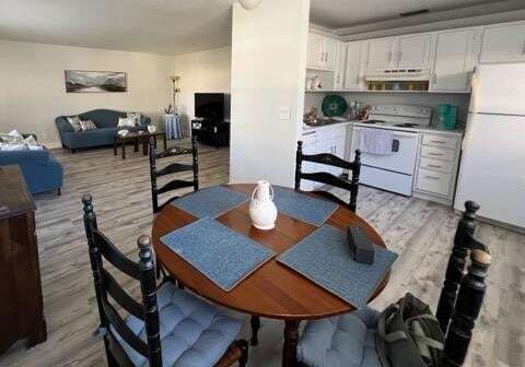 Building Photo - 48 Woodland Dr