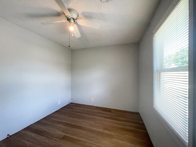 Building Photo - Spacious 3-Bedroom Home