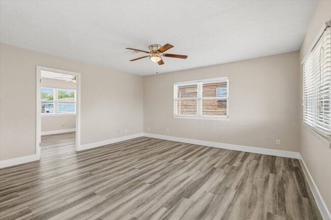 Building Photo - 505 Pompano St