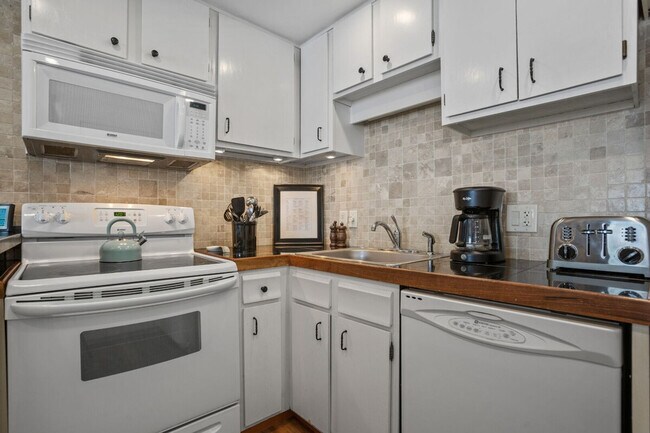 Building Photo - 2315 Storm Meadows Dr