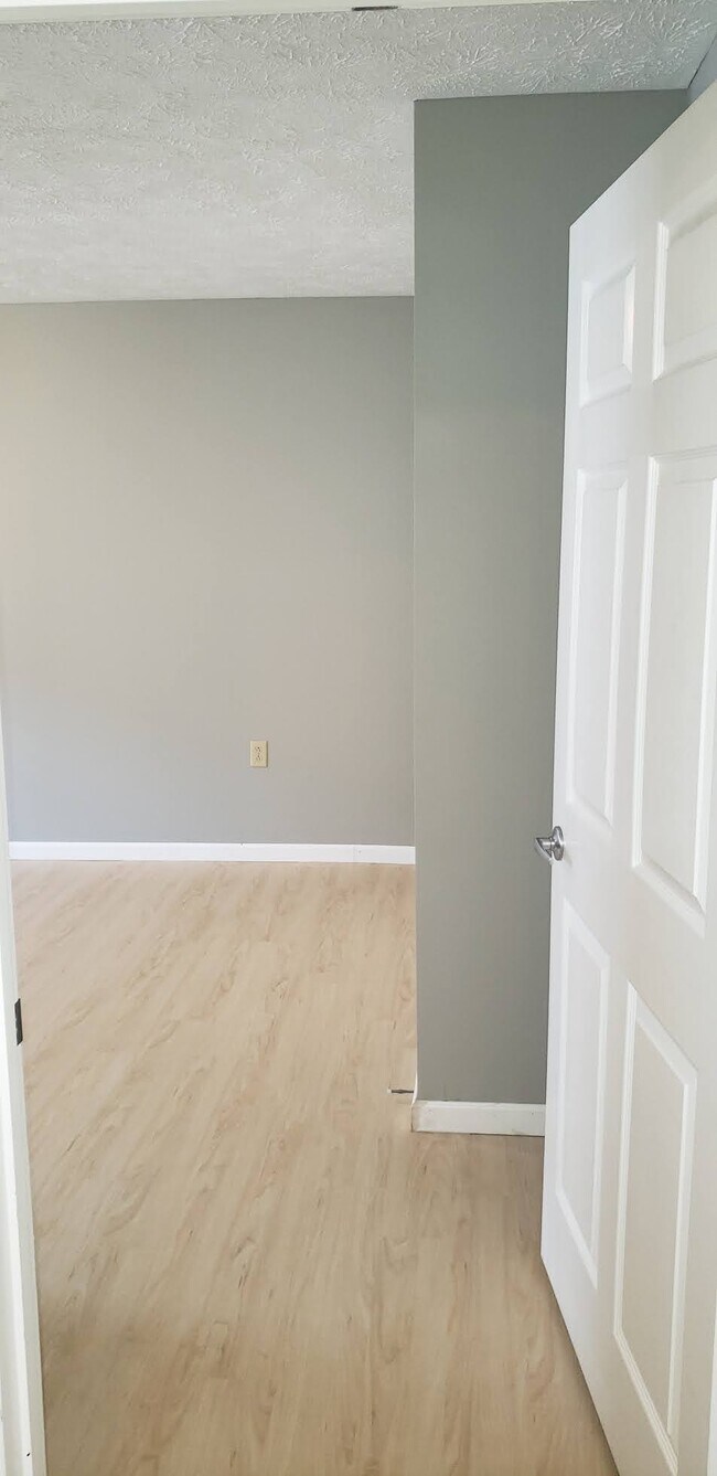 Building Photo - 220 Phillips St