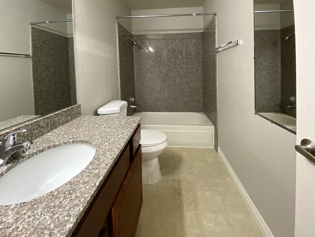 Building Photo - 1 Bedroom condo in guard gated community w...