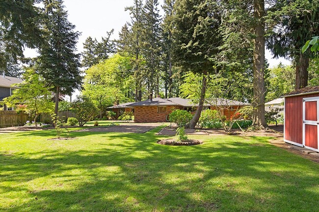 Building Photo - Mercer Island Home - Available 11/20/24