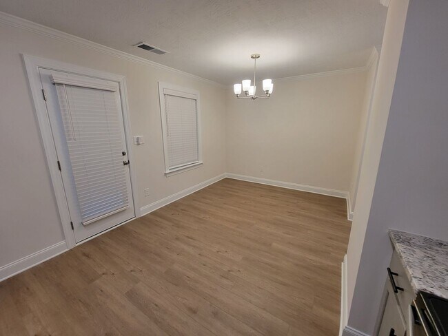 Building Photo - 178 Village Run