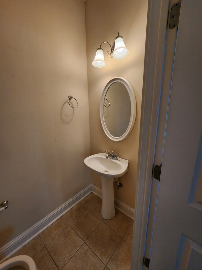 Building Photo - 135 Artisan Pl