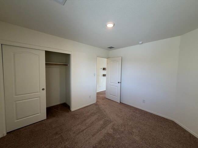 Building Photo - 3 Bedroom Single Story Home Available Near Huning Ranch Loop SW & Main St NW in Los Lunas!