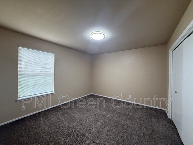 Building Photo - 4334 E 67th St