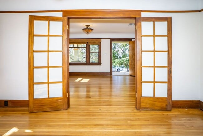 Building Photo - Beautifully restored historic home