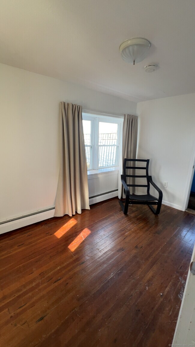 Building Photo - 204 Pequot Ave