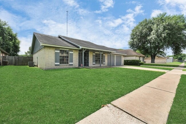 Building Photo - 17035 Quail Bend Dr