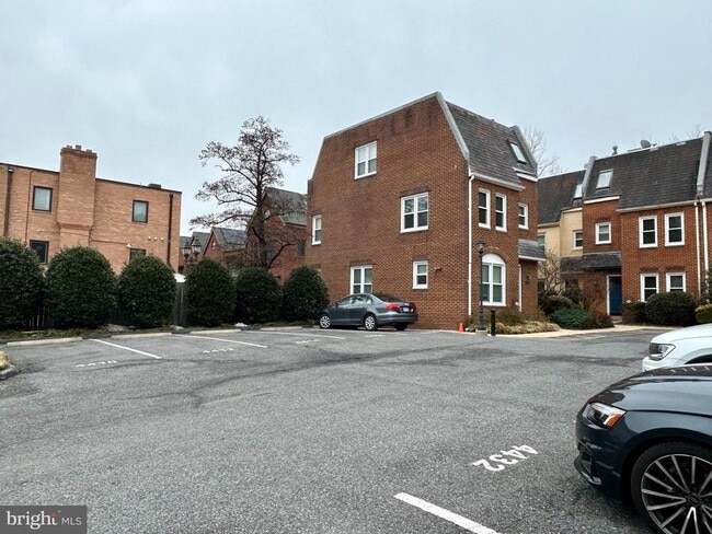 Building Photo - 4416 Lingan Rd NW