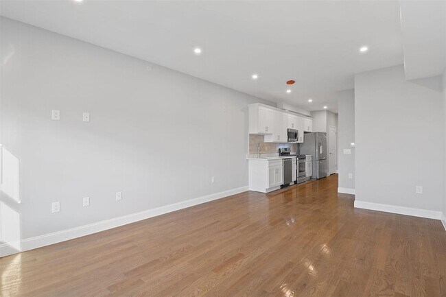 Building Photo - 311-315-315 West Side Ave