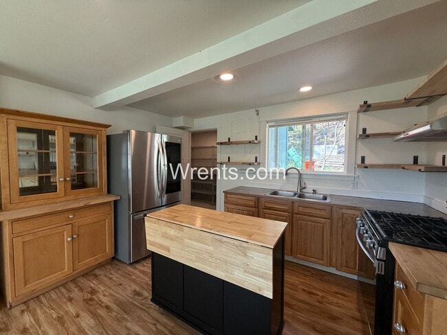 Building Photo - Lakeview Cabin Living – 1 Bed / 1 Bath Retreat on Sprague Lake!