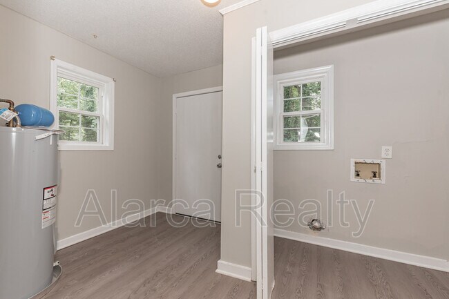 Building Photo - 9333 Kendall Dr
