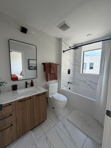 Building Photo - 11291 Biscayne Blvd