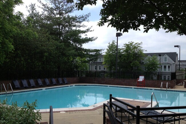 Building Photo - Condo at The Chase in Downtown Bethesda!  Pool, Balcony & Next to Metro!