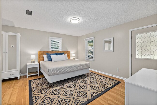 Building Photo - 12 Sylvan Dr