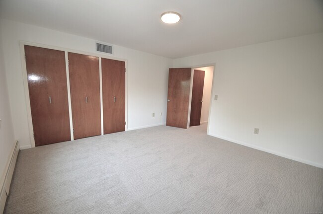 Building Photo - 3900 Park Ave