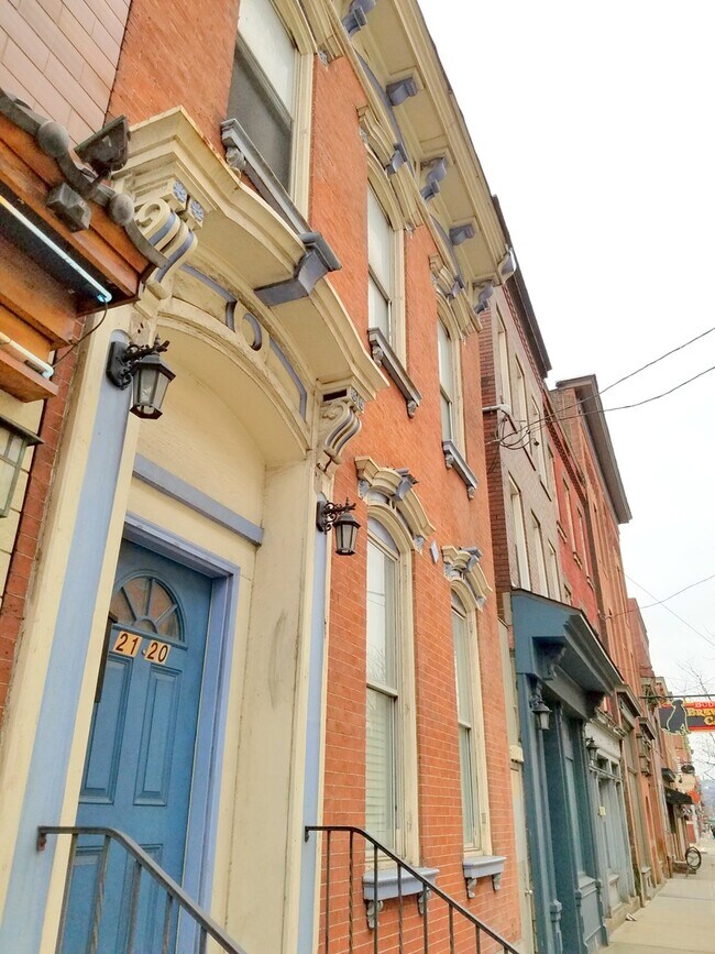 Building Photo - 2120 E Carson St