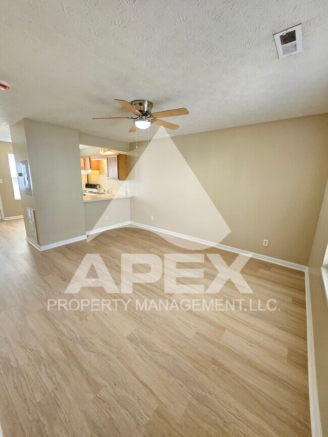 Building Photo - Nice 2 Bd | 1.5 Ba Townhouse in West Knox Condo Community!