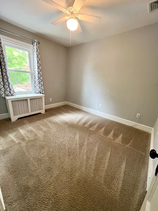 Building Photo - Gorgeous 3-Bedroom Home in Narberth! Avail...