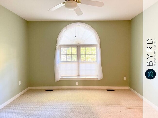 Building Photo - 423 Elm Creek Dr