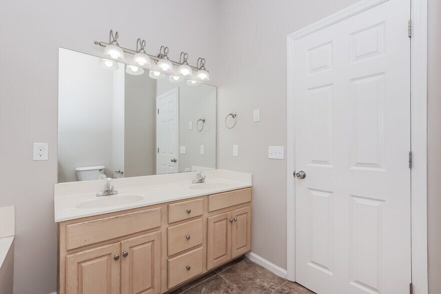 Building Photo - 6988 Calderwood Dr