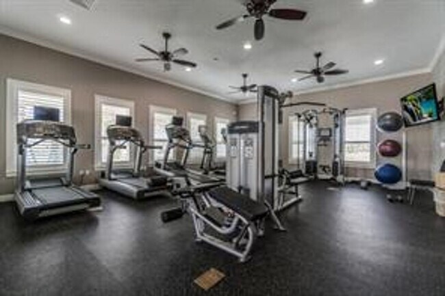 Building Photo - 3/2.5 ANNUAL/FURNISHED  TOWNHOUSE- GORGEOU...