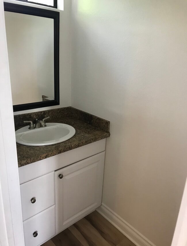 Building Photo - 5247 Agnes Ave