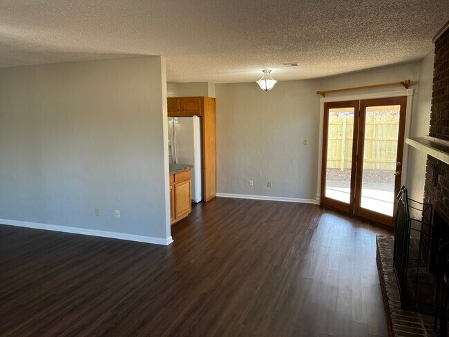 Dining Area - 215 Magnolia Rd