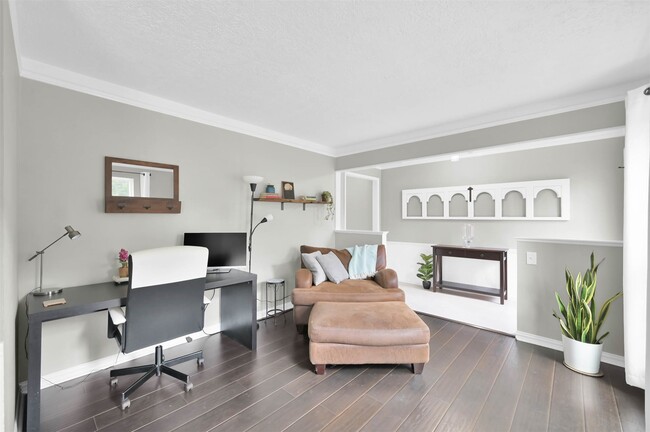 Building Photo - 223 Birchwood Dr