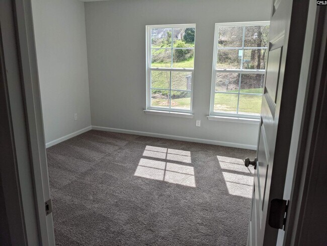 Building Photo - 200 Bluewing Dr