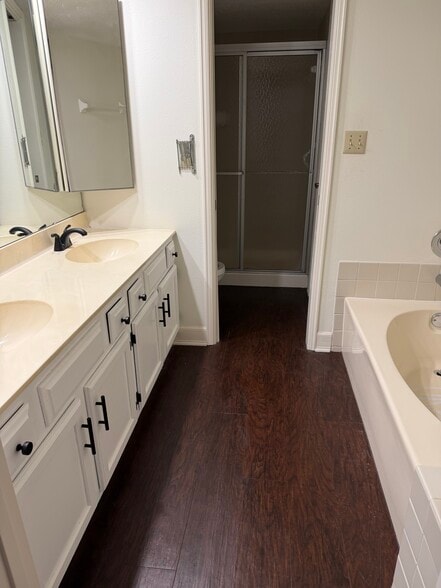 Building Photo - 698 Trailcrest Ct