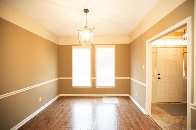 Building Photo - 808 Cartier Ln