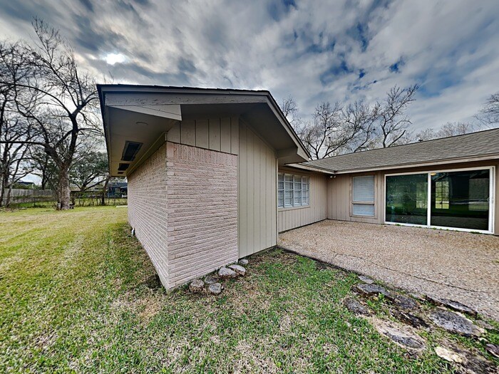 Building Photo - 2405 Avenue G