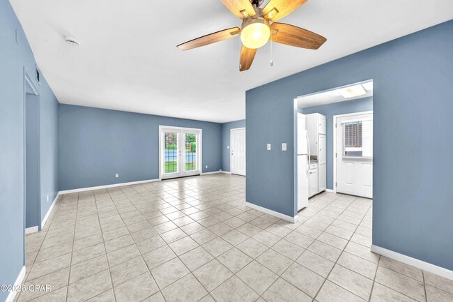 Building Photo - 2100 W Beach Dr