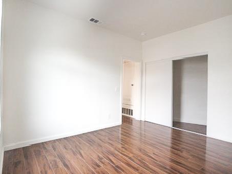 Building Photo - 212 Village Ln