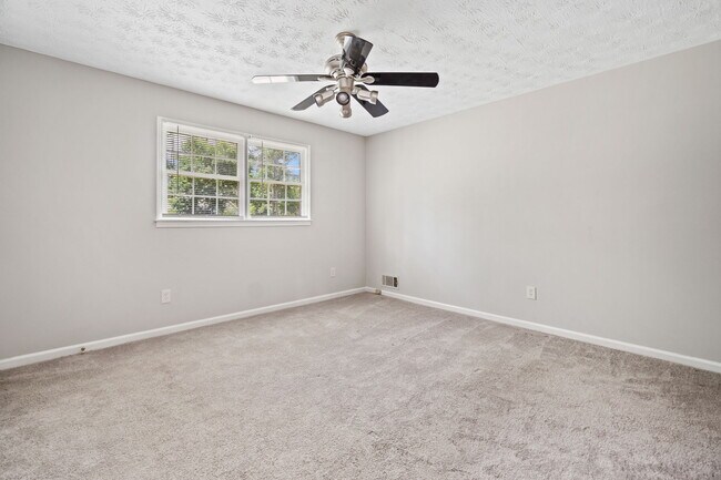 Building Photo - 58 6th Ave