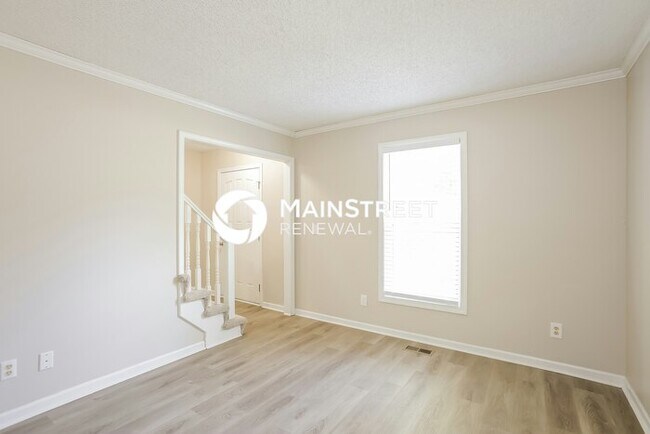 Building Photo - 4 Bedroom Pet-Friendly Home in Kansas City, MO with Main Street Renewal